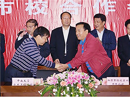 湘潭恒欣與中南大學(xué)簽訂重點科研合作項目--液壓“猴車”